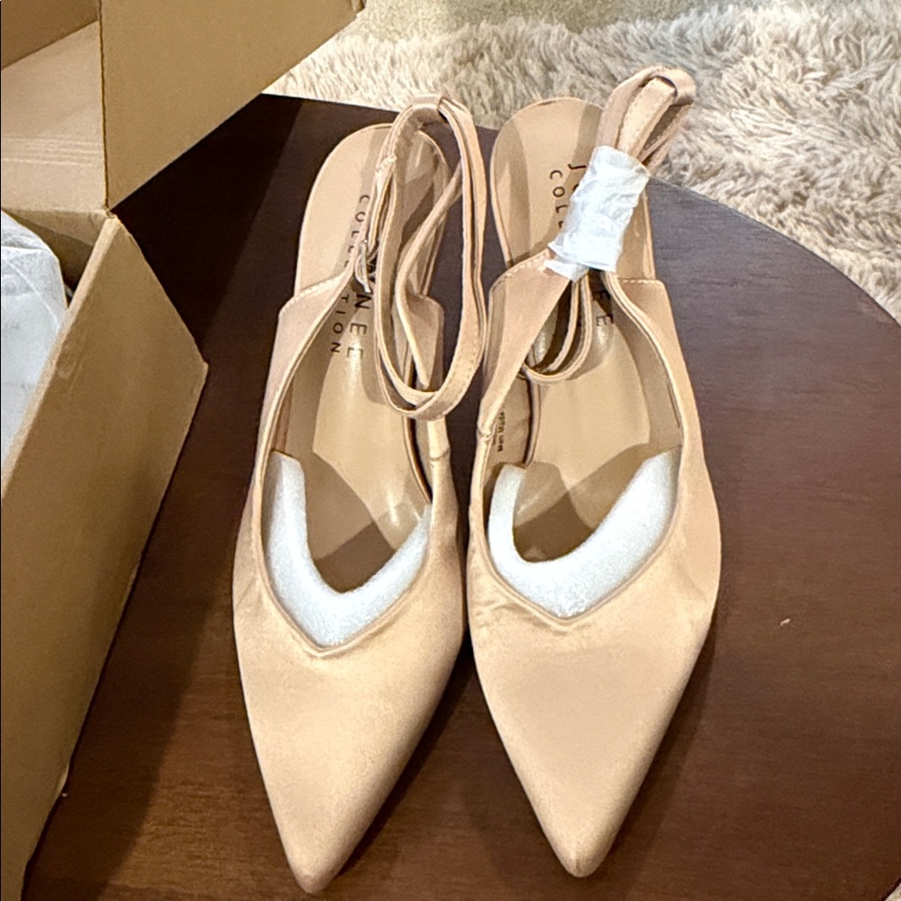 Journee Collection Marcella Pump - Picture 7 of 10